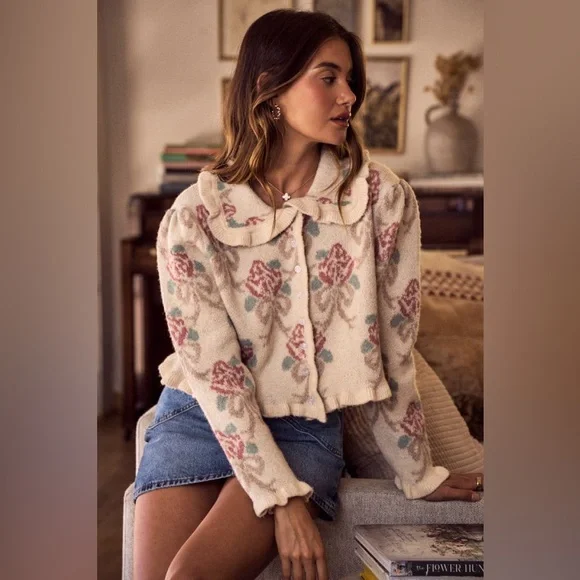 FLORAL PATTERNED RUFFLED COQUETTE BUTTON DOWN
SWEATER CARDIGAN - Picture 2 of 9